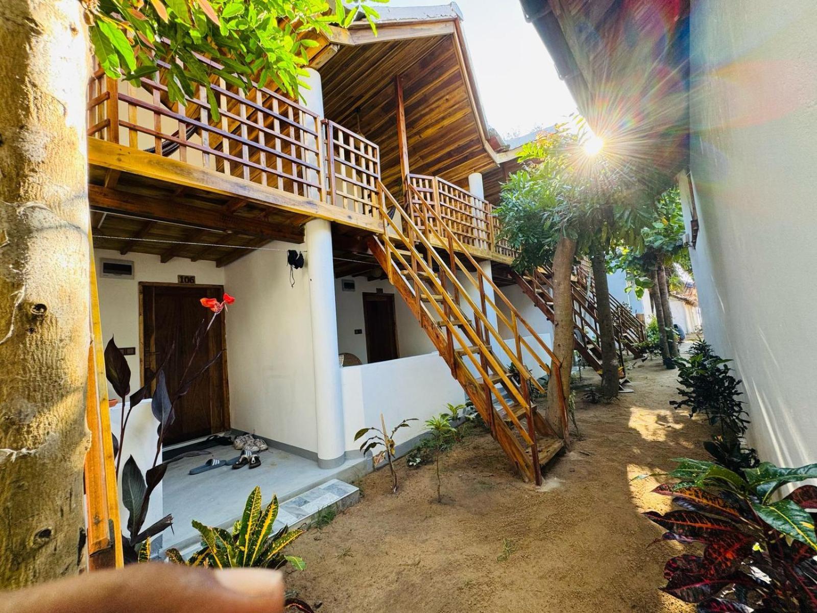 Beach Wave Hotel Arugam Bay Esterno foto